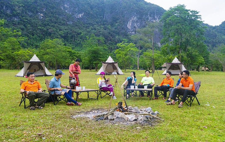 Tours to historical sites and experiencing the culture of ethnic minorities on the legendary Truong Son-Ho Chi Minh Trail, are also typical tourism products of Quang Binh