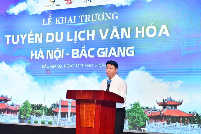 Do Tuan Khoa, Deputy Director of Bac Giang ProvincialDepartment of Culture, Sports and Tourism speaking at the opening ceremony of the Hanoi - Bac Giang cultural tourism route. (Photo: DANG KHOA)