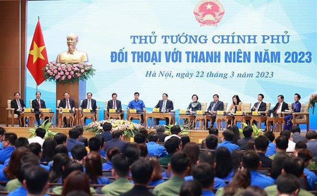 PM Pham Minh Chinh, officials, and representatives of the Youth Union Central Committee at the dialogue with the youth (Photo: VNA)