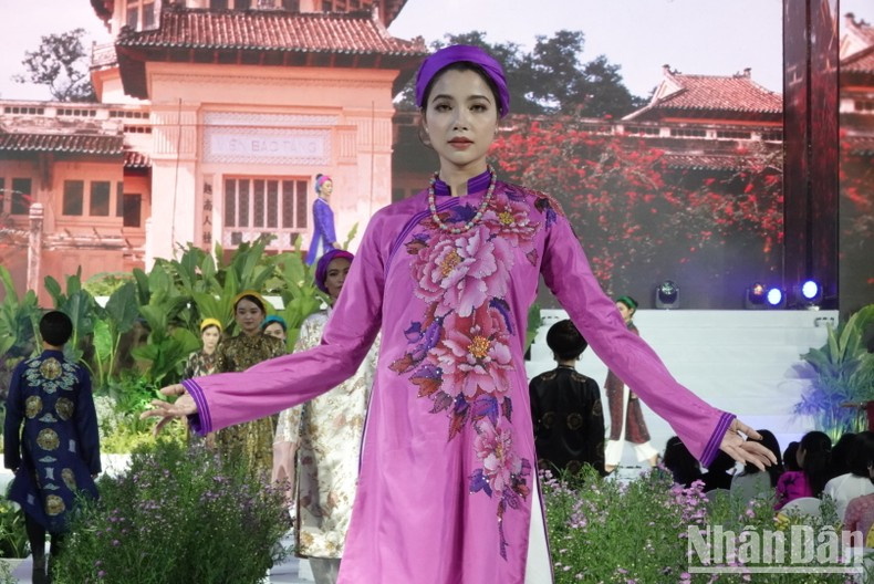 Collection 'Huong Xua' ' by Designer Si Hoang.