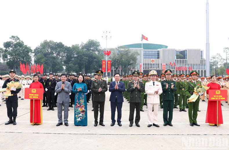National Assembly Chairman Vuong Dinh Hue; Vice President Vo Thi Anh Xuan; Minister of Public Security General To Lam attended the opening ceremony of the sports festival. National Assembly Chairman Vuong Dinh Hue; Vice President Vo Thi Anh Xuan; Minister of Public Security General To Lam attended the opening ceremony of the sports festival.