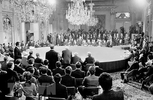 An overview of the signing ceremony of the Paris Peace Accords in Paris on January 27, 1973. (Photo: VNA) An overview of the signing ceremony of the Paris Peace Accords in Paris on January 27, 1973. (Photo: VNA)