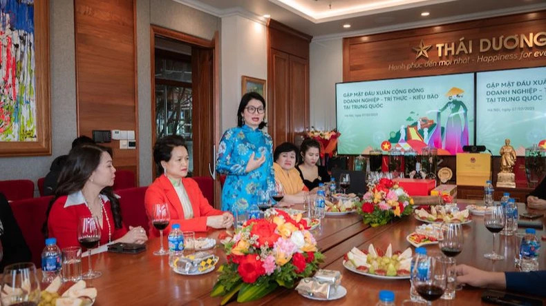 Pham Thi Thanh Loan thanked the community of Vietnamese businessmen, intellectuals, and overseas Vietnamese in China for their attention and support in promoting and honoring Vietnamese cultural heritage to the international community. Pham Thi Thanh Loan thanked the community of Vietnamese businessmen, intellectuals, and overseas Vietnamese in China for their attention and support in promoting and honoring Vietnamese cultural heritage to the international community.