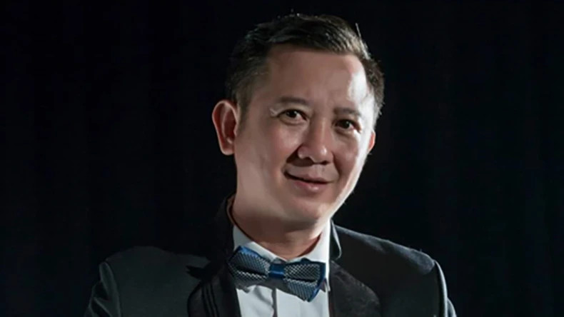 Artist Pham Trang participates in the programme.