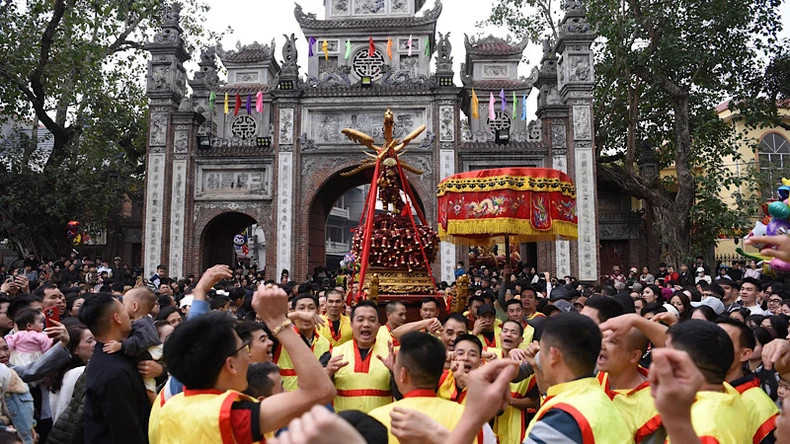 Some photos at the Dong Ky firecracker procession festival. Some photos at the Dong Ky firecracker procession festival.