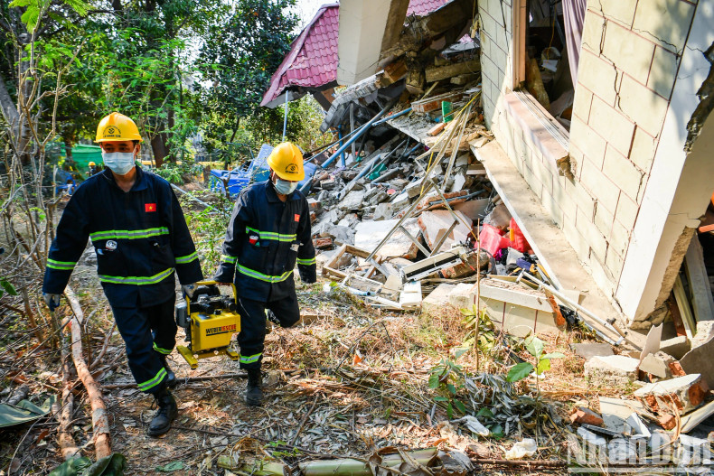 Vietnam’s rescue forces have to deploy concrete-cutting machines to handle difficult rescue sites.