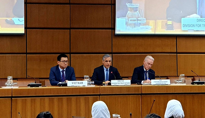 Ambassador Vu Le Thai Hoang (left) affirms Vietnam's commitment to the fight against cybercrime