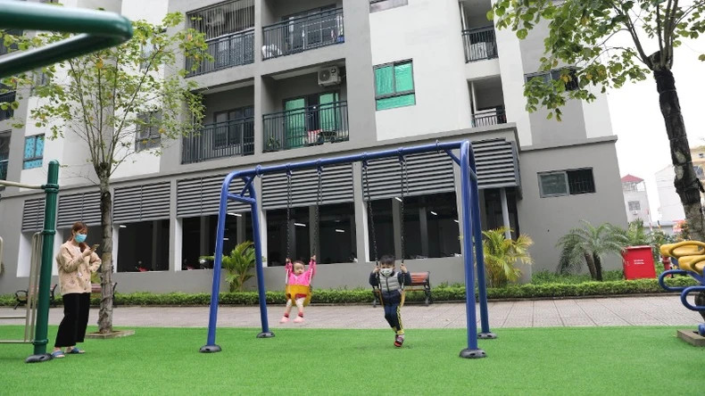 Children’s playground at the CT08 social housing project, Me Linh Central Urban Area, developed by HUD.