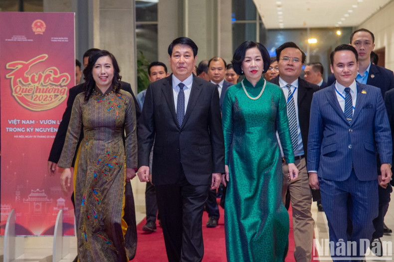 President Luong Cuong and his spouse attend the ‘Homeland Spring 2025’ art programme President Luong Cuong and his spouse attend the ‘Homeland Spring 2025’ art programme