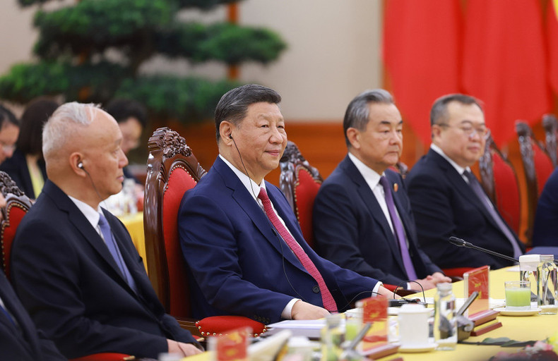 Chinese Party General Secretary and President of China Xi Jinping and members of the Chinese high-level delegation at the talks.