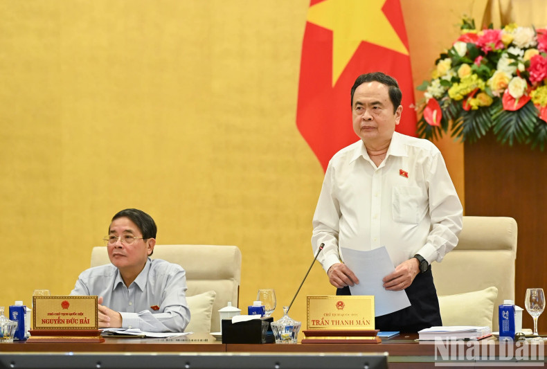 NA Chairman Tran Thanh Man offers introductory remarks, setting the direction for the session's discussions.