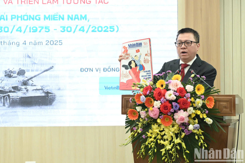 Editor-in-Chief Le Quoc Minh introduces the special publication.