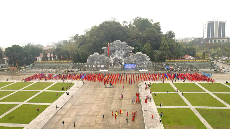 The Nguyen Tat Thanh Square, Tuyen Quang City, Tuyen Quang Province.