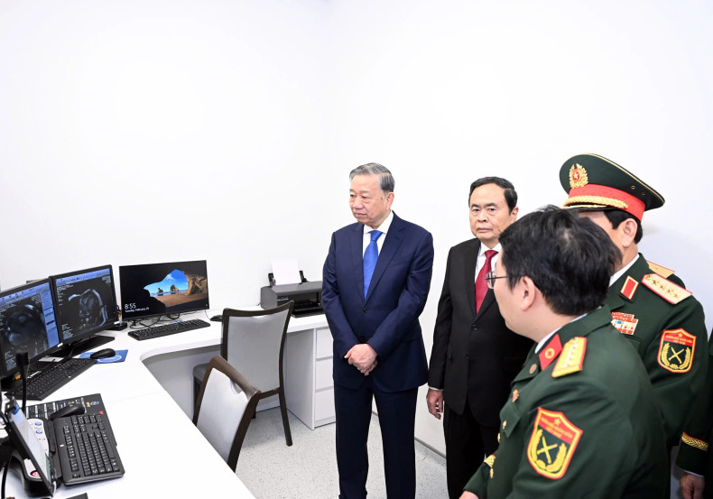 General Secretary To Lam, National Assembly Chairman Tran Thanh Man, and the delegates visit the Institute for Health Protection of Central Officials. General Secretary To Lam, National Assembly Chairman Tran Thanh Man, and the delegates visit the Institute for Health Protection of Central Officials.