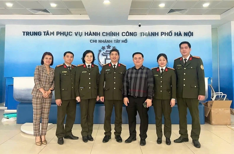 Inauguration of the passport issuance point at the Tay Ho Public Administration Service Centre Branch on March 5. (Photo: The Immigration Management Office, Hanoi Police) Inauguration of the passport issuance point at the Tay Ho Public Administration Service Centre Branch on March 5. (Photo: The Immigration Management Office, Hanoi Police)