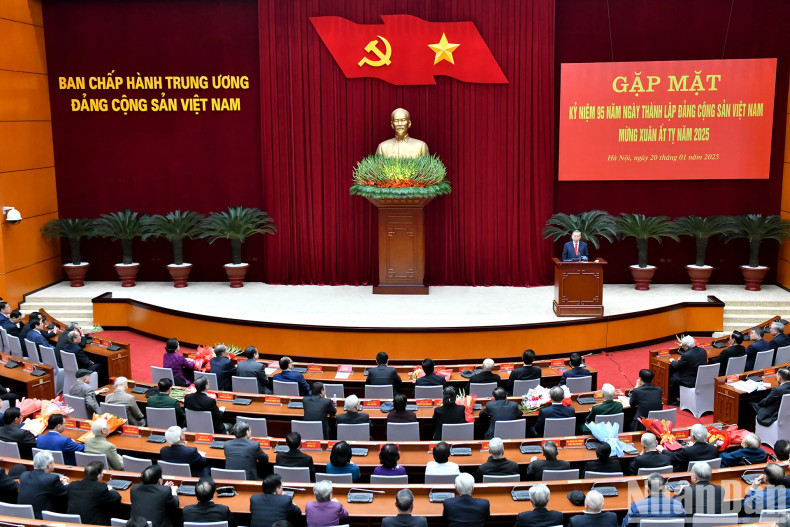 Party General Secretary To Lam speaks at the meeting Party General Secretary To Lam speaks at the meeting