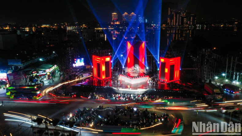 This is also the first time such large-scale drone lighting technology has been used, featuring next-generation dragon drones, promising a spectacular show in Hanoi’s sky. This is also the first time such large-scale drone lighting technology has been used, featuring next-generation dragon drones, promising a spectacular show in Hanoi’s sky.