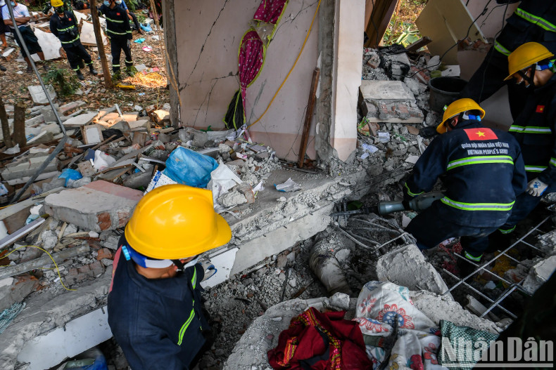 By 4:00 pm on April 1, the military engineers recovered the victim’s body.