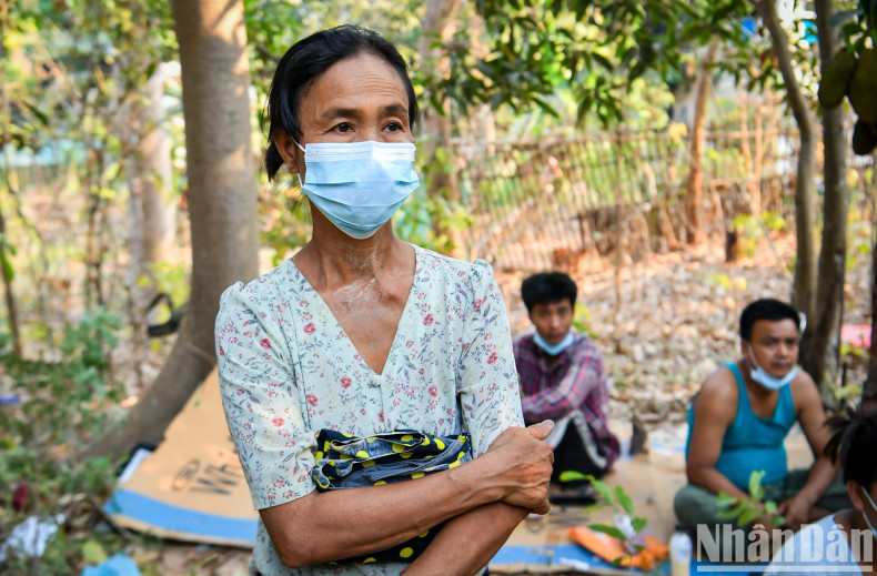 Their faces were filled with despair, and their eyes reflected the agony of waiting for news of their loved ones buried under the rubble. Their suffering is beyond words.
