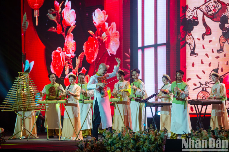 A performance opens the ‘Homeland Spring 2025’ art programme A performance opens the ‘Homeland Spring 2025’ art programme