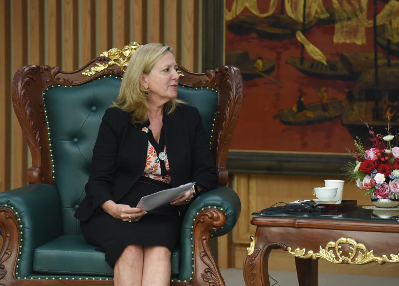 Mariam J. Sherman, WB Country Director for Vietnam, Cambodia and Laos speaks at the meeting.