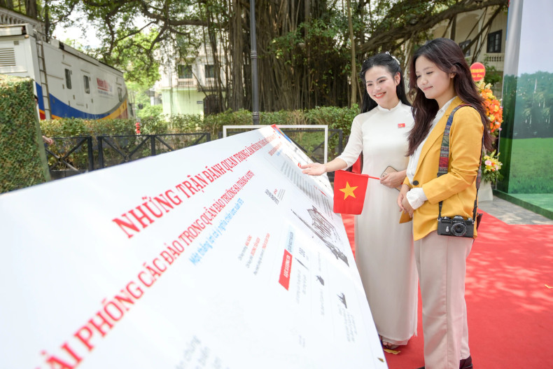 The exhibition runs daily from 9 am to 5 pm, from April 23 to May 4, 2025, in the courtyard of Nhan Dan Newspaper.