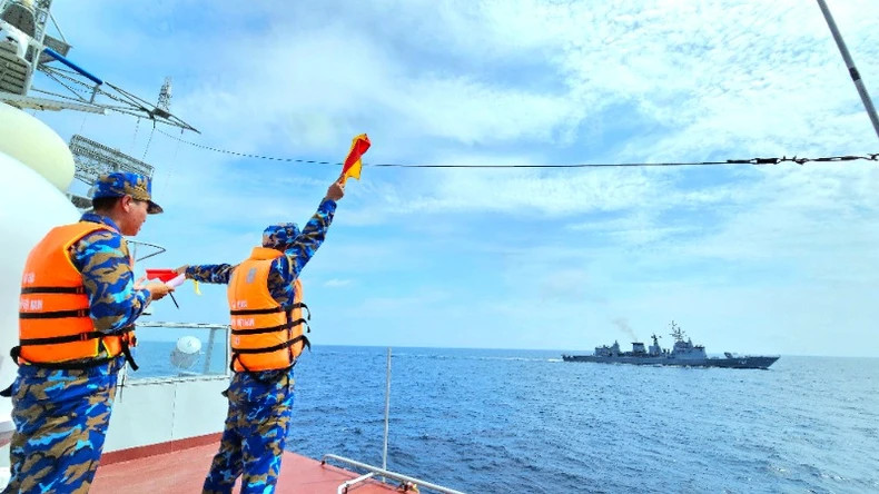The two navies conduct hand flag training during the joint patrol.