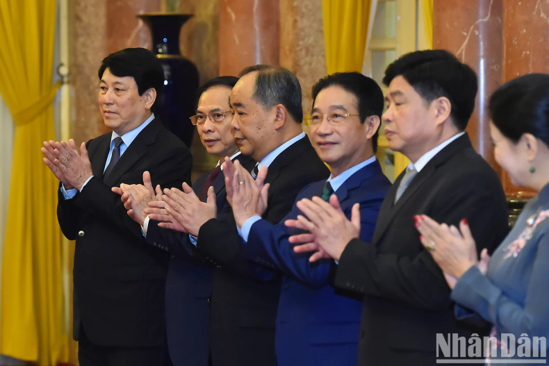President Luong Cuong, Deputy Prime Minister and Minister of Foreign Affairs Bui Thanh Son and delegates at the ceremony.