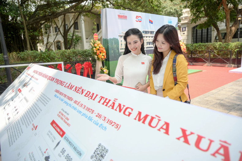 The exhibition vividly recreates significant battles, starting with the Central Highlands Campaign and culminating in the Ho Chi Minh Campaign. General Vo Nguyen Giap, Commander-in-Chief of the Vietnam People's Army, once said that April 30, 1975, would go down in history as a matchless strategic victory. Our country was fully independent and reunified.