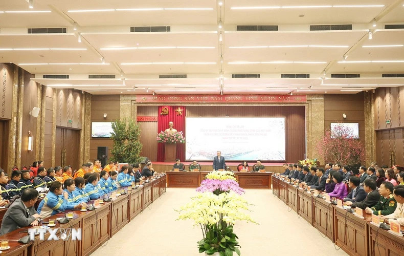 Party General Secretary To Lam extends his Tet wishes to the authorities and people of Hanoi (Photo: Thong Nhat/VNA) Party General Secretary To Lam extends his Tet wishes to the authorities and people of Hanoi (Photo: Thong Nhat/VNA)