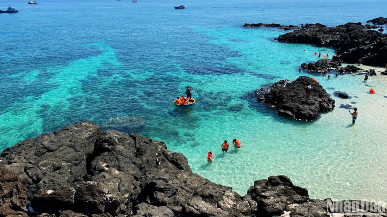 Basket boat rides offer not only fun but also a chance to approach shallow coral areas and explore marine life.