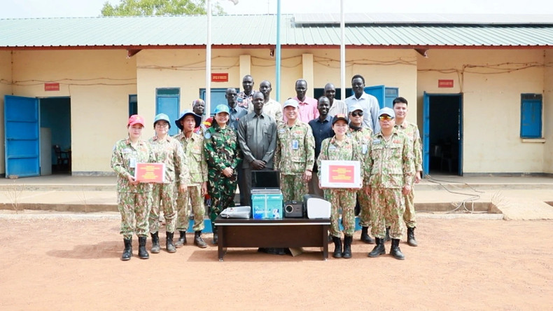 Education department leaders receive gifts from members of Viet Nam’s Engineering Unit Rotation 3. Education department leaders receive gifts from members of Viet Nam’s Engineering Unit Rotation 3.
