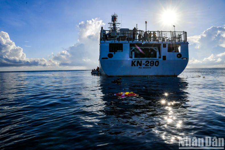 More than 37 years have passed. Remembering history is not only about honour and gratitude. The sacrifice of these soldiers, their blood and bones shed for the sacred seas and islands and for the strength of the nation, is the foundation that ensures our national sovereignty remains forever inviolable. More than 37 years have passed. Remembering history is not only about honour and gratitude. The sacrifice of these soldiers, their blood and bones shed for the sacred seas and islands and for the strength of the nation, is the foundation that ensures our national sovereignty remains forever inviolable.