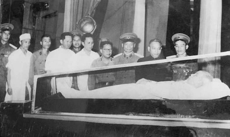 Senior Lieutenant General Nguyen Huy Hieu was among those entrusted with the task of preserving President Ho Chi Minh’s embalmed body — a national treasure. (Archive photo) Senior Lieutenant General Nguyen Huy Hieu was among those entrusted with the task of preserving President Ho Chi Minh’s embalmed body — a national treasure. (Archive photo)