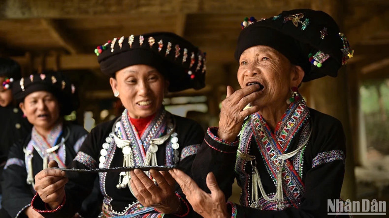 Due to modern aesthetic preferences, only middle-aged women continue the practice.