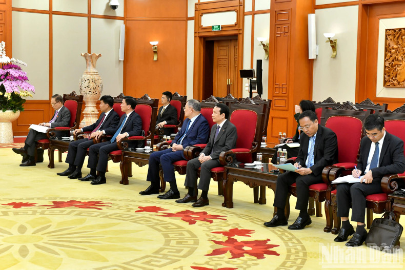Vietnamese delegates attending the meeting. Vietnamese delegates attending the meeting.