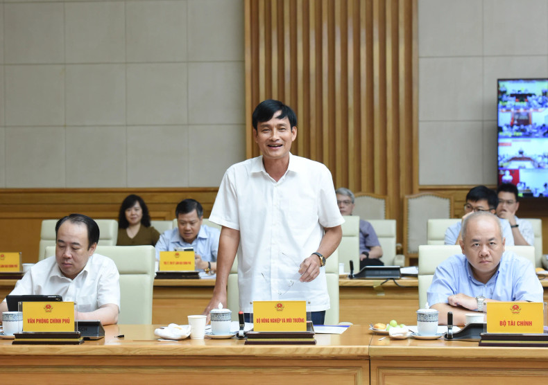 Deputy Ministers of Agriculture and Environment Tran Qui Kien speaks at the session. Deputy Ministers of Agriculture and Environment Tran Qui Kien speaks at the session.