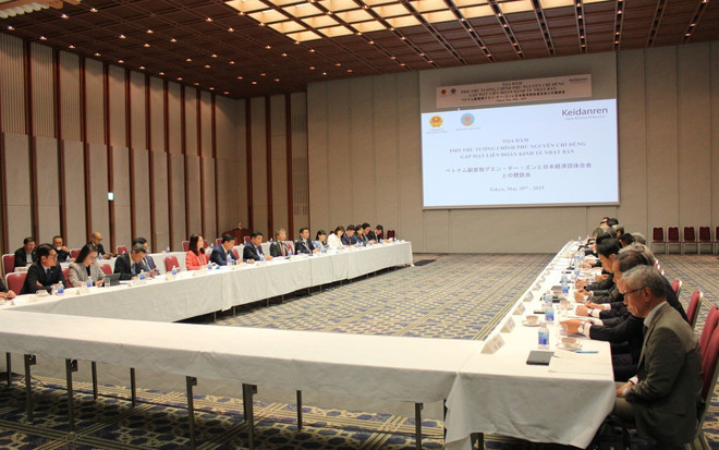 At a roundtable meeting with Keidanren. (Photo: VNA)