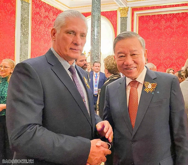 Party General Secretary To Lam meets with First Secretary of the Communist Party of Cuba (PCC) Central Committee and President of Cuba Miguel Diaz-Canel Bermudez. (Photo: baoquocte.vn)