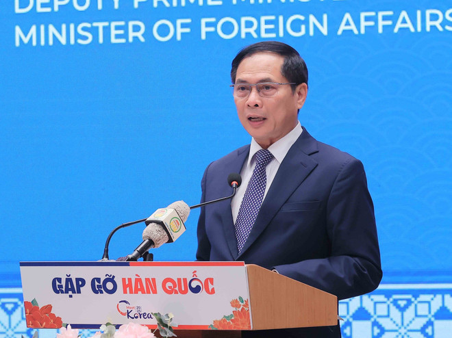 Deputy Prime Minister and Foreign Minister Bui Thanh Son speaks at the event. (Photo: VNA)