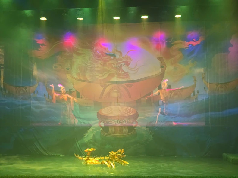 Over 200 artists and artisans participate in performances and exchanges, delivering captivating shows to the audience.