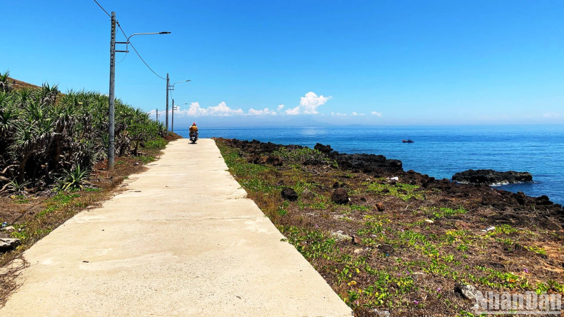 Narrow, clean, and level paths circle the island.