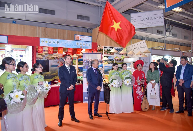 Vietnam reaffirms its strong presence with a large, culturally rich pavilion at the heart of the fair. Fair Director Steven Abajoli highlights Vietnam’s key role in the central exhibition zone.