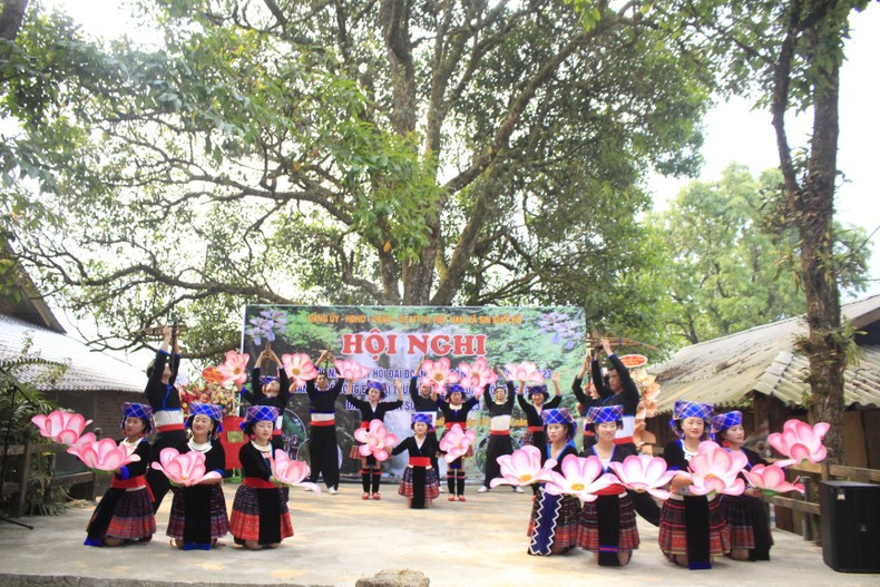 An art performance at the ceremony. An art performance at the ceremony.