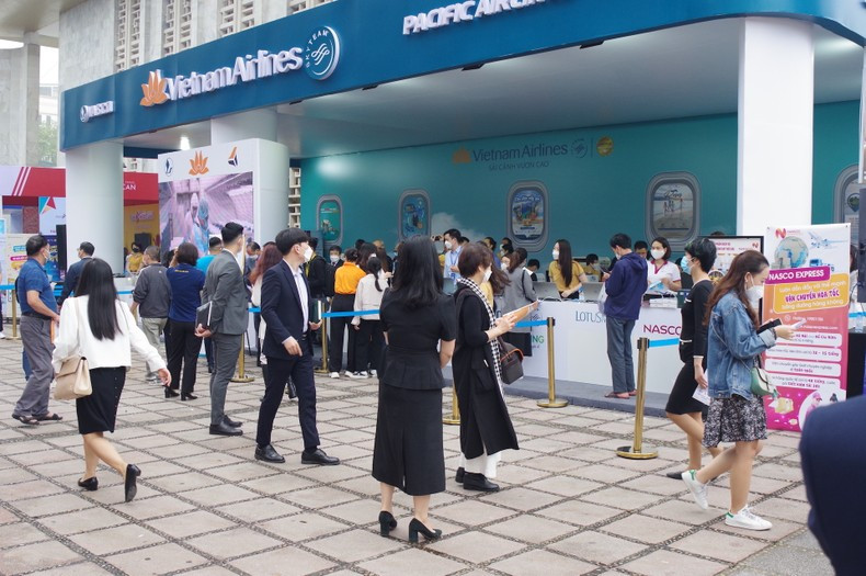 At the event, visitors also have the opportunity to win attractive gifts, with the lucky draw of Vietnam Airlines Group. At the event, visitors also have the opportunity to win attractive gifts, with the lucky draw of Vietnam Airlines Group.