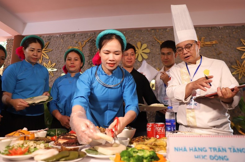 Typical traditional and modern dishes are introduced at the festival. Typical traditional and modern dishes are introduced at the festival.