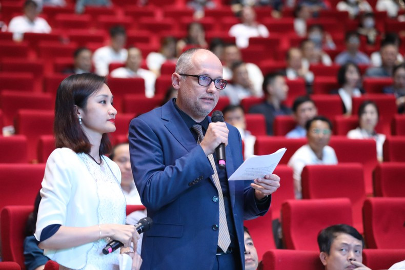 Enterprises discussed and proposed solutions to solve difficulties with leaders of Quang Ninh Province at the conference.