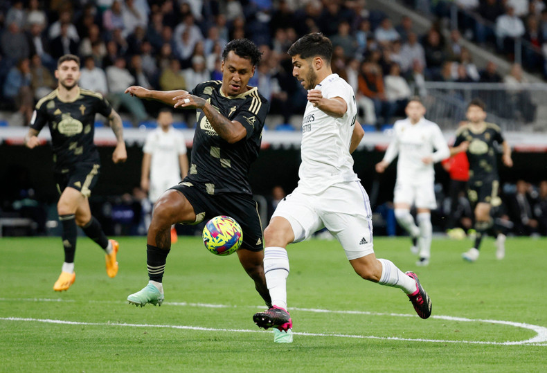 Celta Vigo's Renato Tapia in action with Real Madrid's Marco Asensio - LaLiga - Real Madrid v Celta Vigo - Santiago Bernabeu, Madrid, Spain - April 22, 2023. (Photo: Reuters)