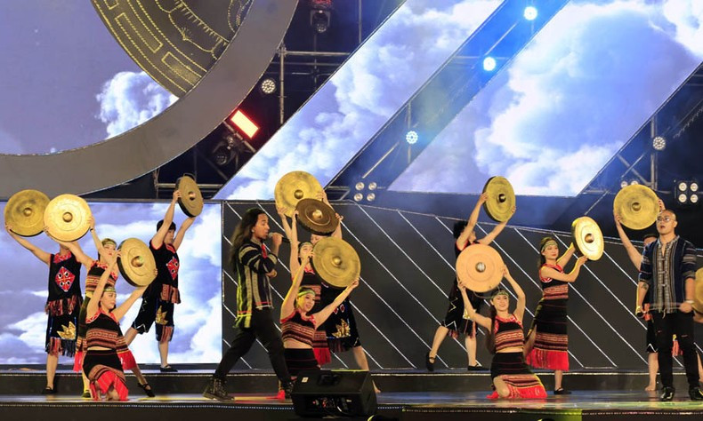 A performance with Central Highlands identity at the opening ceremony.