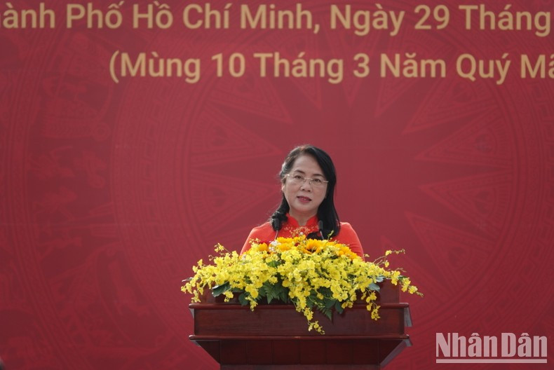 Chairwoman of the Vietnam Fatherland Front Committee in Ho Chi Minh Tran Kim Yen speaks at the ceremony.